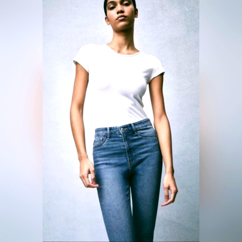H&M Divided Jeggings/Jeans Medium Wash Color